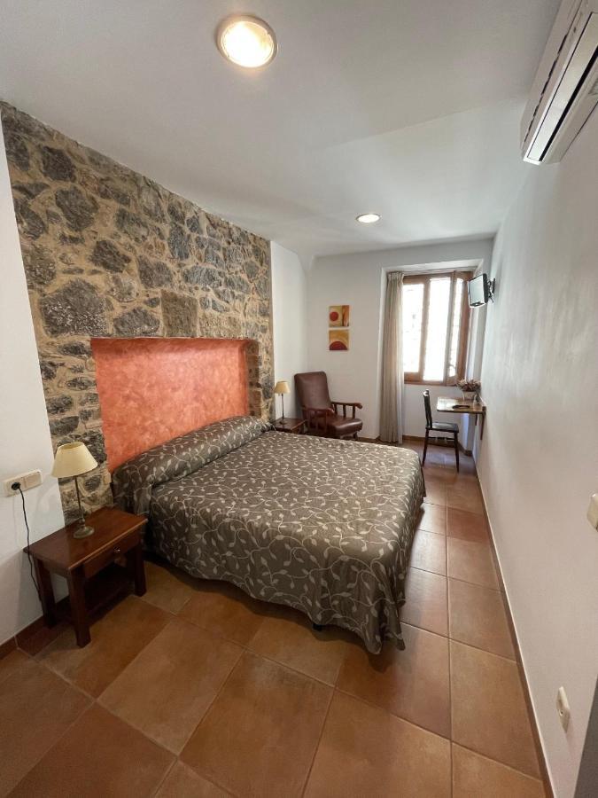 Fonda Mitja Otel Torroella de Montgrí Dış mekan fotoğraf