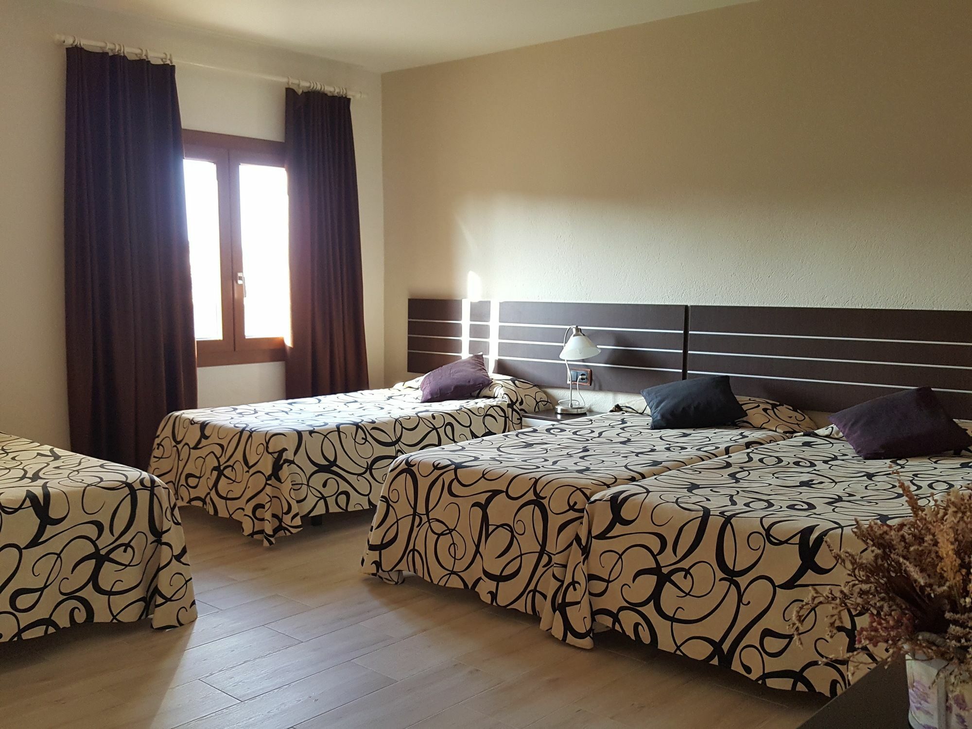 Fonda Mitja Otel Torroella de Montgrí Dış mekan fotoğraf