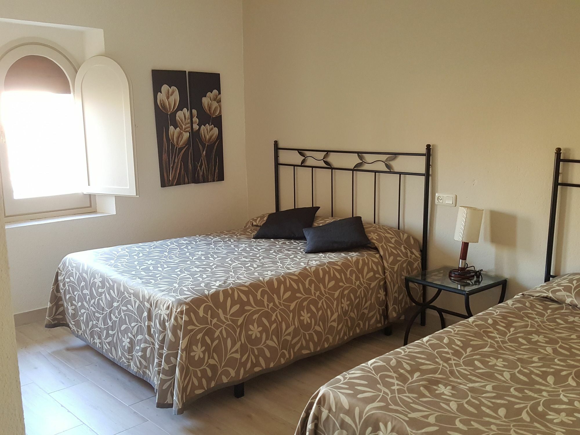 Fonda Mitja Otel Torroella de Montgrí Dış mekan fotoğraf