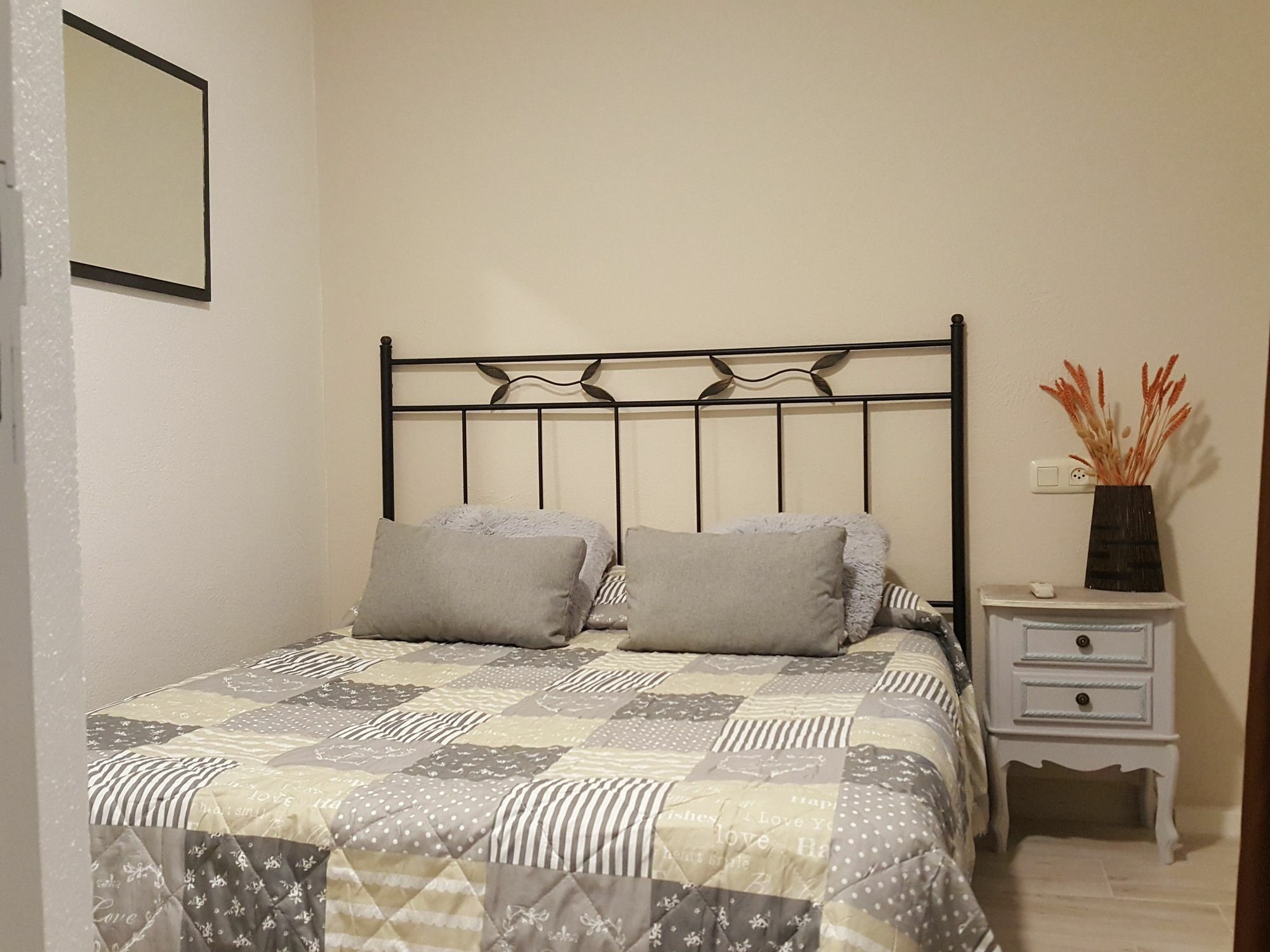 Fonda Mitja Otel Torroella de Montgrí Dış mekan fotoğraf